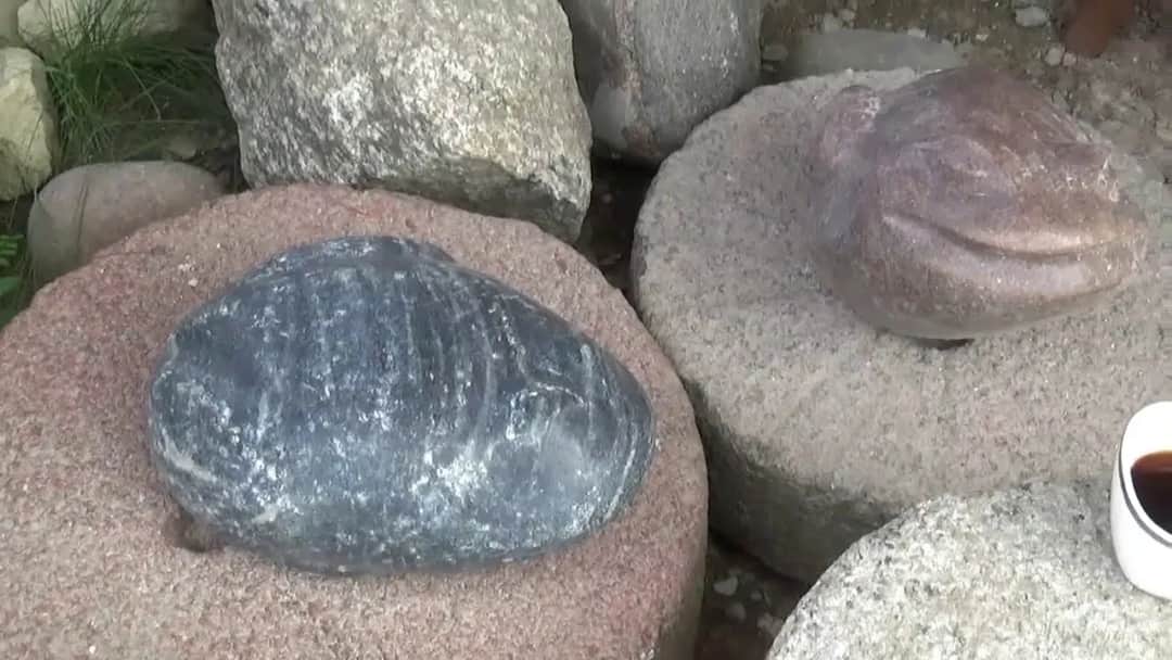 Rzeźba w kamieniu polnym: techniki, materiały i inspirujące przykłady